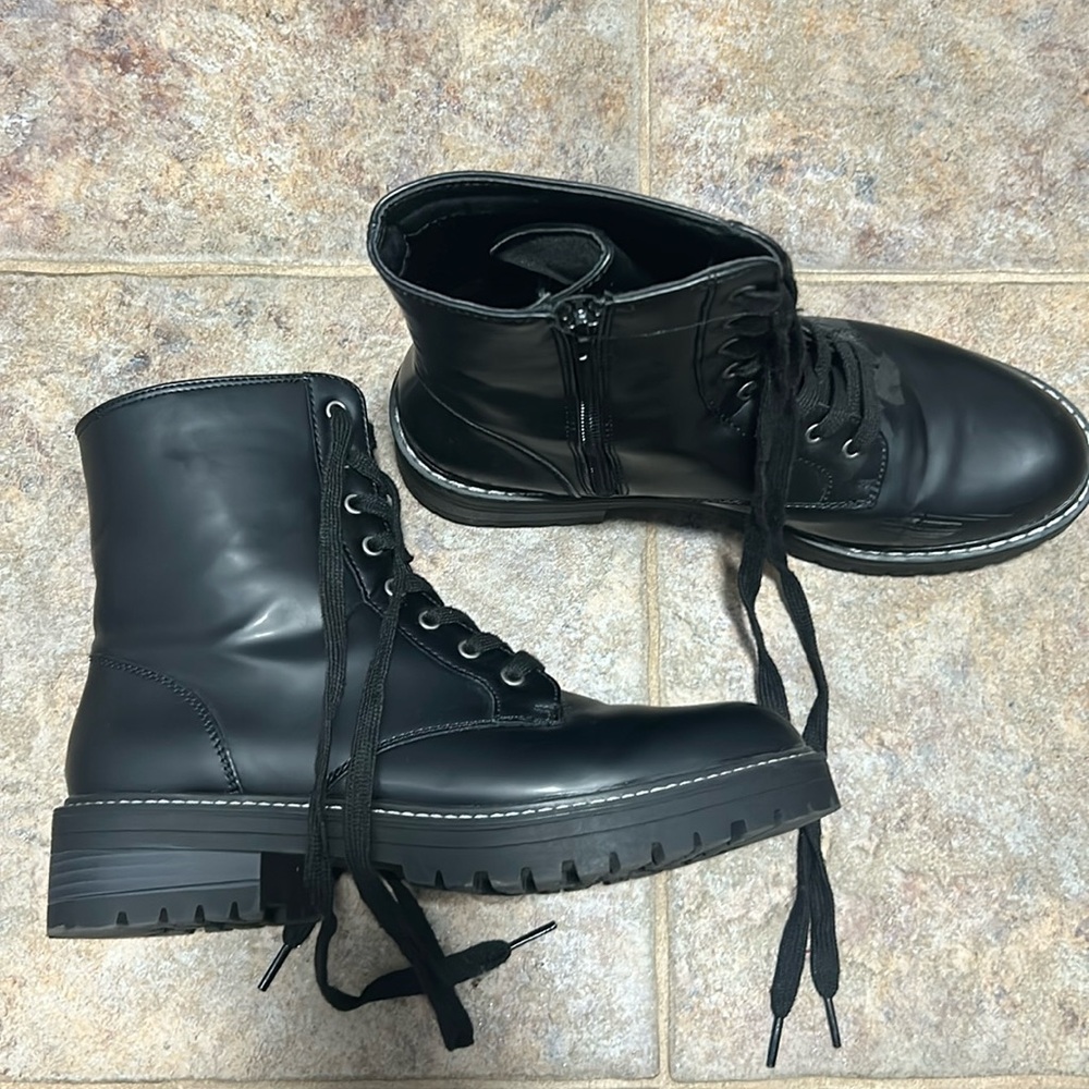 Chelsea Boots 9.5 great condition Sugar brand